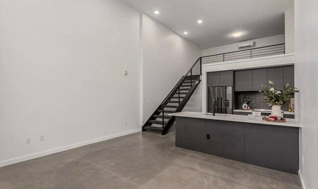 property at 1601 Park Ave