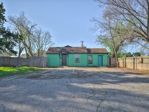 5810 NW 41st St in Warr Acres, OK - Building Photo - Building Photo