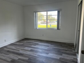 8411 NW 8th St in Miami, FL - Building Photo - Building Photo
