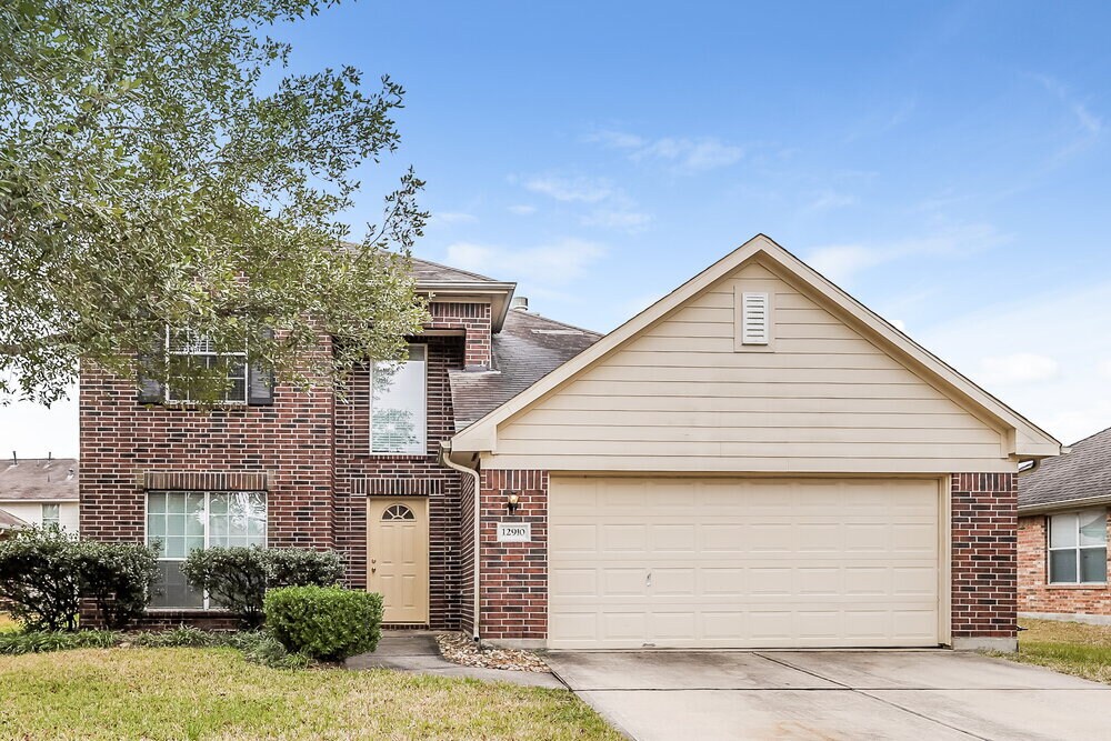 12910 Hunters Field Ln in Houston, TX - Building Photo