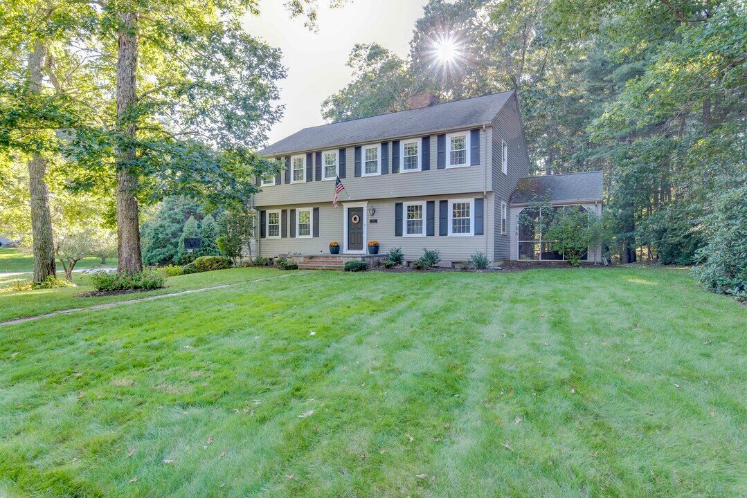 112 Flint Locke Dr in Duxbury, MA - Foto de edificio