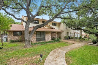 6106 Vance Jackson Rd in San Antonio, TX - Foto de edificio - Building Photo
