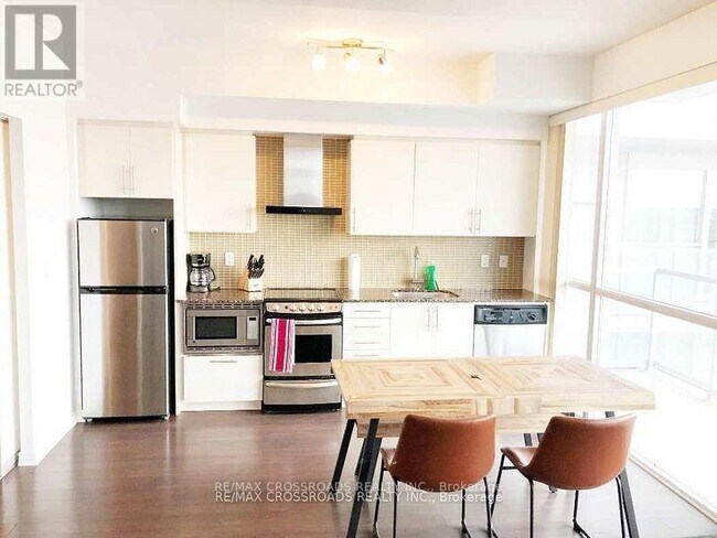 352 Front St W in Toronto, ON - Building Photo - Building Photo