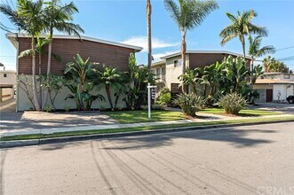 271 16th Pl-Unit -A in Costa Mesa, CA - Building Photo - Building Photo