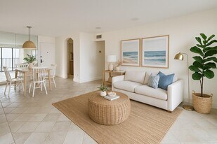 5415 Collins Ave in Miami Beach, FL - Building Photo