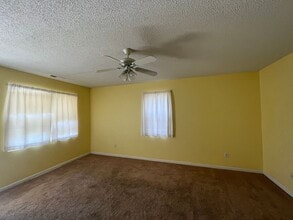 212 Oak Grove Ave in Elizabeth City, NC - Building Photo - Building Photo