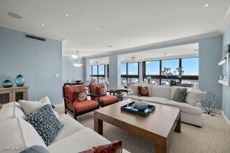 2400 Gulf Shore Blvd N in Naples, FL - Building Photo - Building Photo