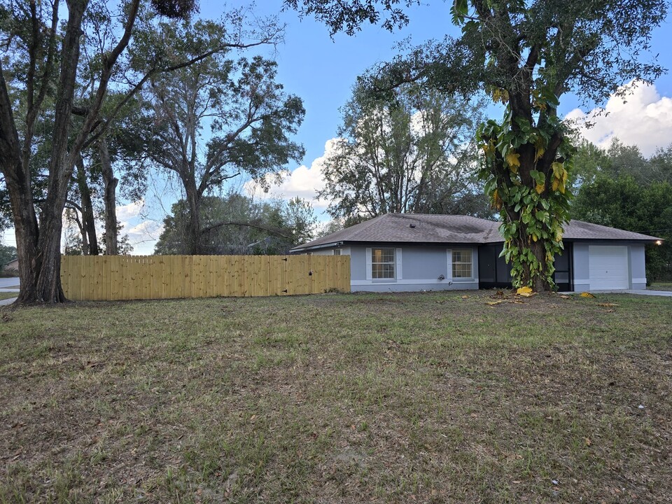 24 Juniper Trail Ln in Ocala, FL - Building Photo