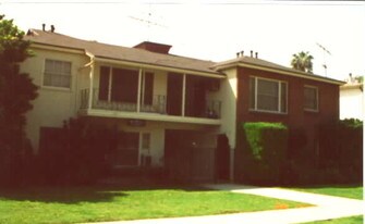 Burwood Apartments in Van Nuys, CA - Building Photo