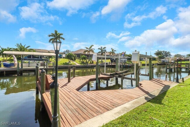 138 SE 30th Terrace in Cape Coral, FL - Foto de edificio - Building Photo