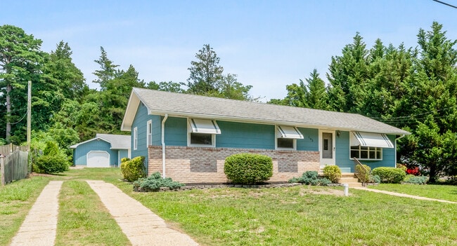 property at 183 Chestnut Neck Rd