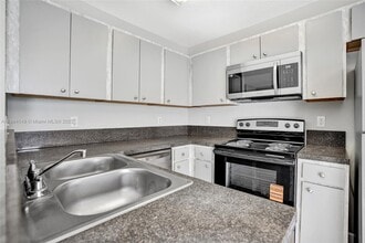 5441 SW 41st St in Pembroke Park, FL - Building Photo - Building Photo