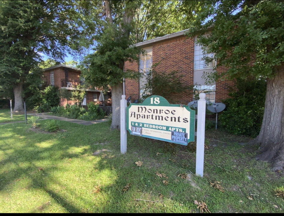 McMonroe Apartments in Grenada, MS - Building Photo