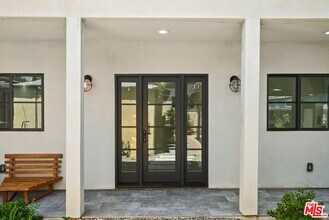 720 W Altadena Dr in Altadena, CA - Foto de edificio - Building Photo