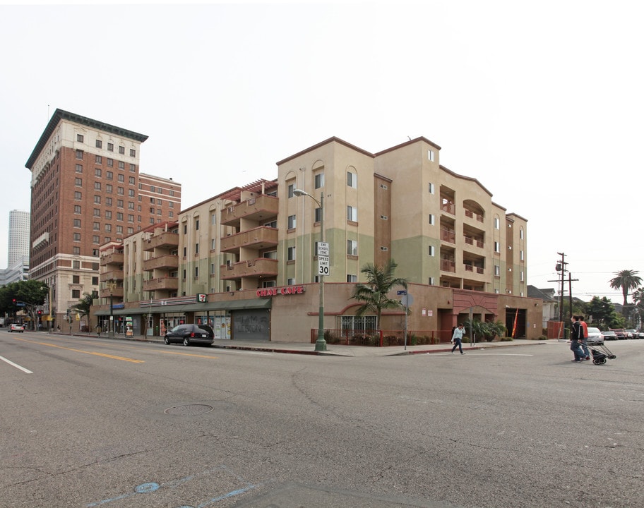 Columbia Place in Los Angeles, CA - Building Photo