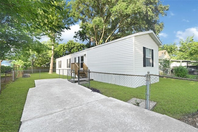 property at 113 Schilling Ave