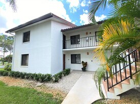 4987 Pepper Cir in Naples, FL - Building Photo