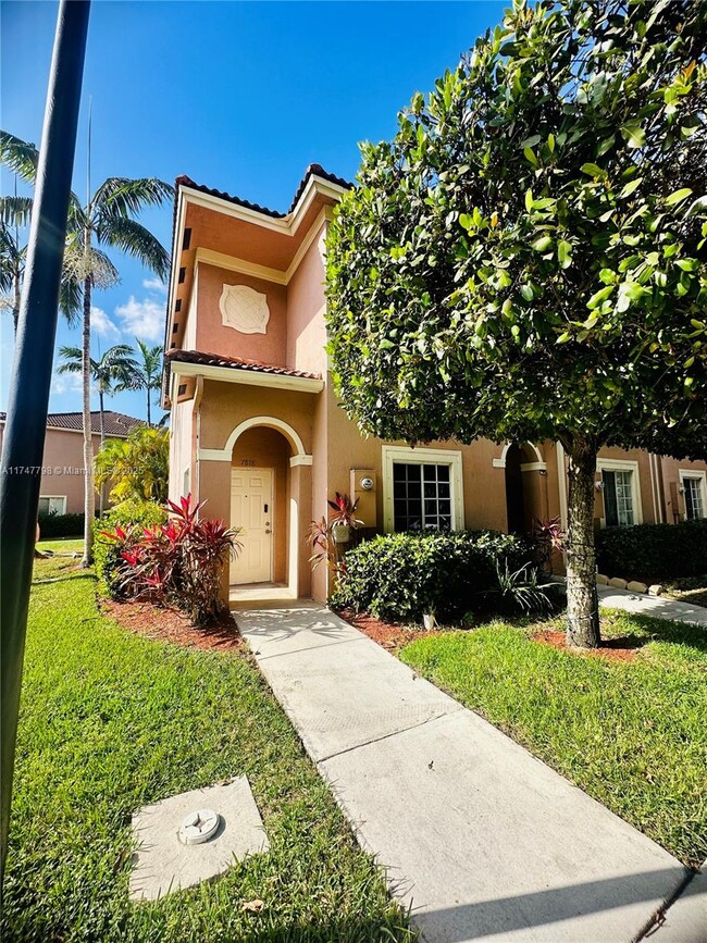 7818 Catalina Cir in Tamarac, FL - Building Photo - Building Photo