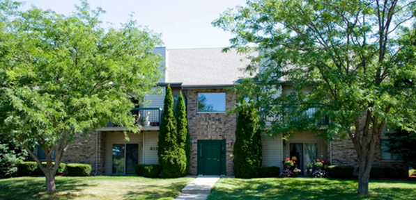 Cheshire in Freeport, IL - Foto de edificio