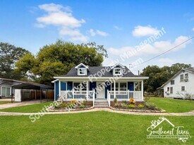 6371 Terrell St in Groves, TX - Building Photo