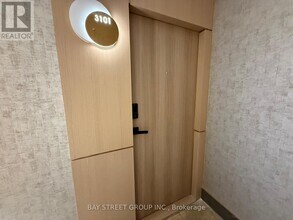 21 Carlton St. in Toronto, ON - Building Photo - Building Photo