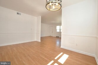 432 N Coles Ave in Maple Shade, NJ - Building Photo - Building Photo