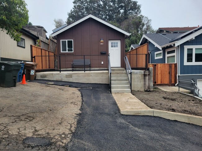 1012 Merrithew Dr-Unit -ADU in Martinez, CA - Building Photo - Building Photo