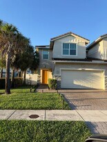 1067 Rio Ct in Lighthouse Point, FL - Building Photo