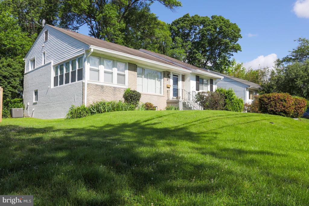 9200 Chanute Dr in Bethesda, MD - Building Photo