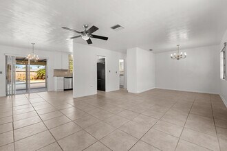 225 E Ilex Dr in West Palm Beach, FL - Building Photo - Building Photo