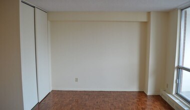 545 Sherbourne in Toronto, ON - Building Photo - Building Photo