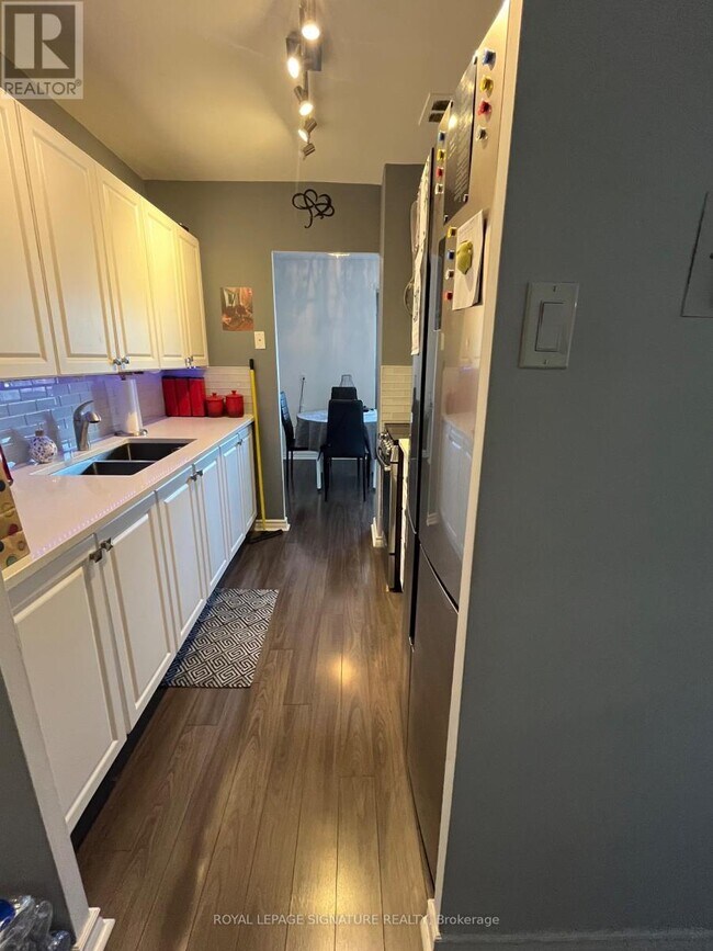 2485 Woking Crescent in Mississauga, ON - Building Photo - Building Photo