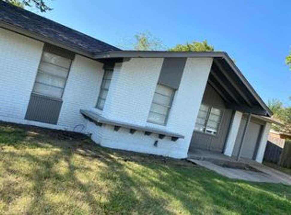 404 Darlene Ln in Arlington, TX - Building Photo