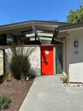 24 Valleystone Dr in San Rafael, CA - Foto de edificio - Building Photo