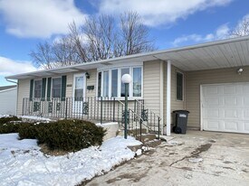 2388 Martin Dr in Dubuque, IA - Building Photo