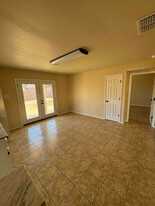 4329 Caroline St in Laredo, TX - Building Photo - Building Photo