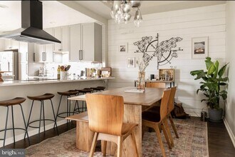 114 Roberts Ln in Alexandria, VA - Building Photo - Building Photo