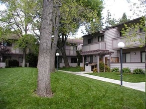 Cambridge Arms Condominiums in Concord, CA - Foto de edificio - Building Photo