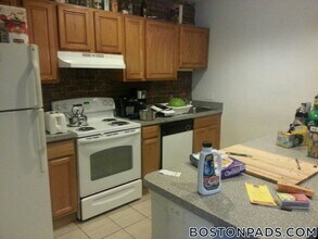 486 Massachusetts Ave, Unit 1 in Boston, MA - Foto de edificio - Building Photo