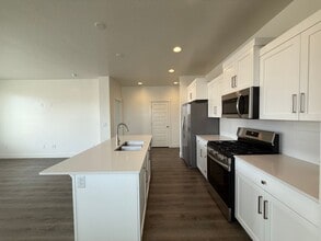 2301 E Luciano Ln in Saint George, UT - Building Photo - Building Photo