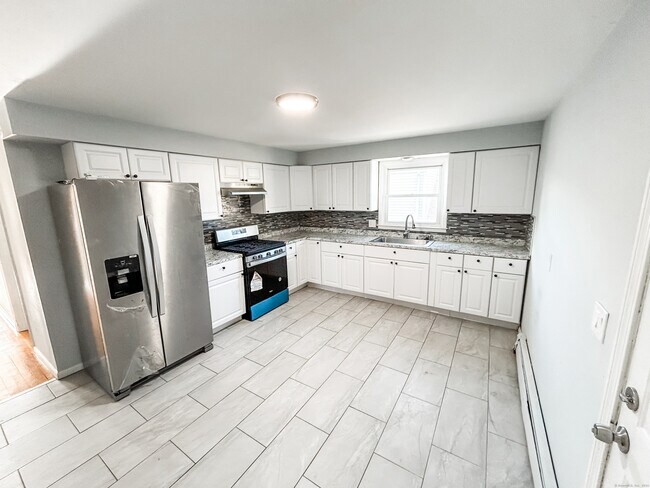 1254 Reservoir Ave, Unit 2 in Bridgeport, CT - Building Photo - Building Photo
