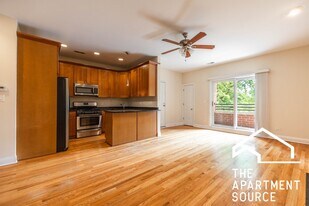 2656 N Hamlin Ave, Unit 2S in Chicago, IL - Building Photo