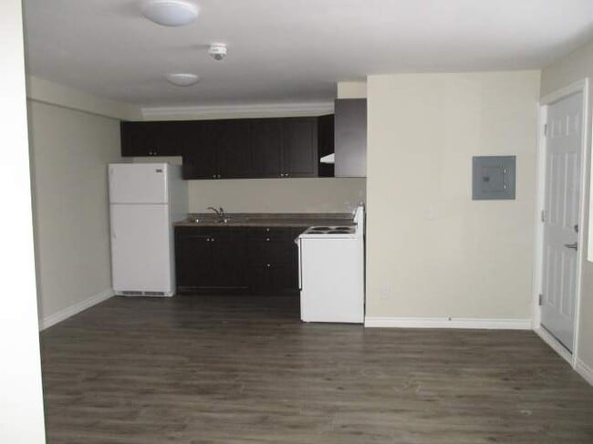 844 Queen St E in Sault Ste Marie, ON - Building Photo - Building Photo