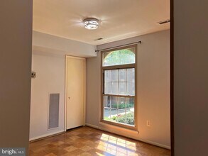3356 Woodburn Rd, Unit 24 in Annandale, VA - Building Photo - Building Photo