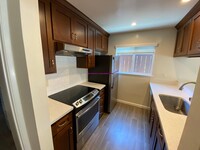 101-105 London Ct in San Bruno, CA - Building Photo - Building Photo