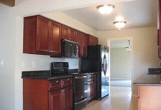 868 Charles Ave S in Salem, OR - Building Photo - Building Photo