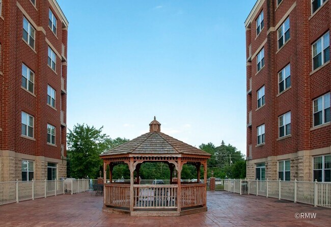 2 Itasca Rd in Itasca, IL - Building Photo - Building Photo