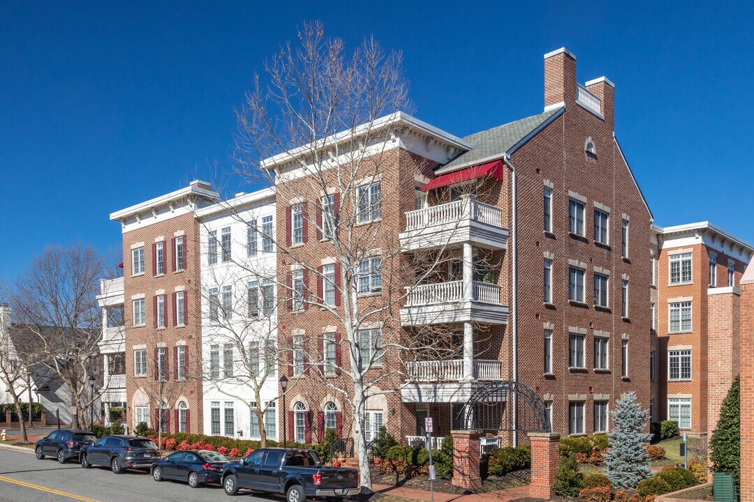 625-639 First St in Alexandria, VA - Building Photo