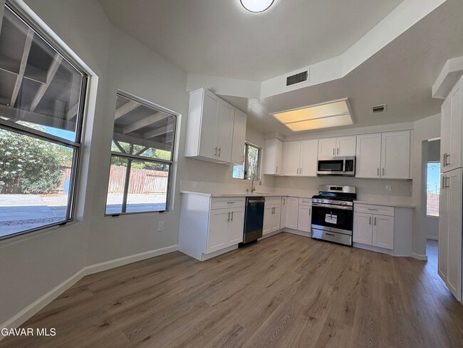37557 42nd St E in Palmdale, CA - Building Photo - Building Photo