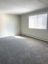 15 E Maple St, Unit AD in Lombard, IL - Building Photo